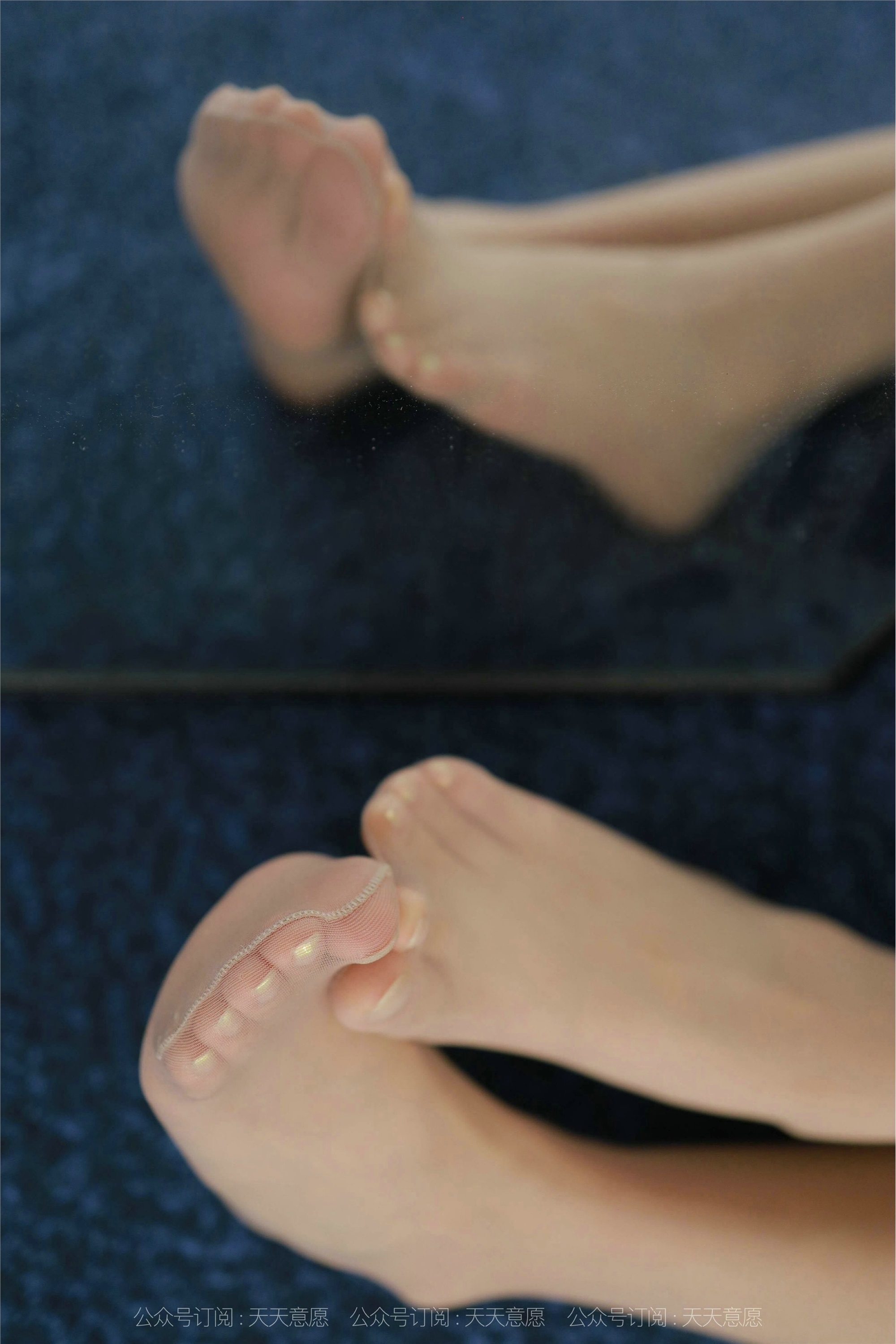 IESS异思趣向  2021.10.12 丝享家945：婉苹《姓感露肩短裙》